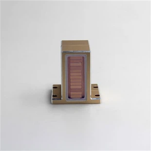 500W 600W 808nm Laser Diode Bar Chip 6 10 12 Bars Diode Laser Stack għal Diode Laser Tneħħija tax-Xagħar